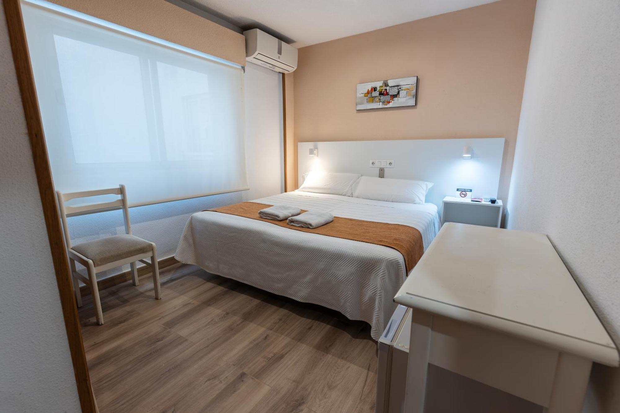 Hostal Gran Via Pinto Esterno foto