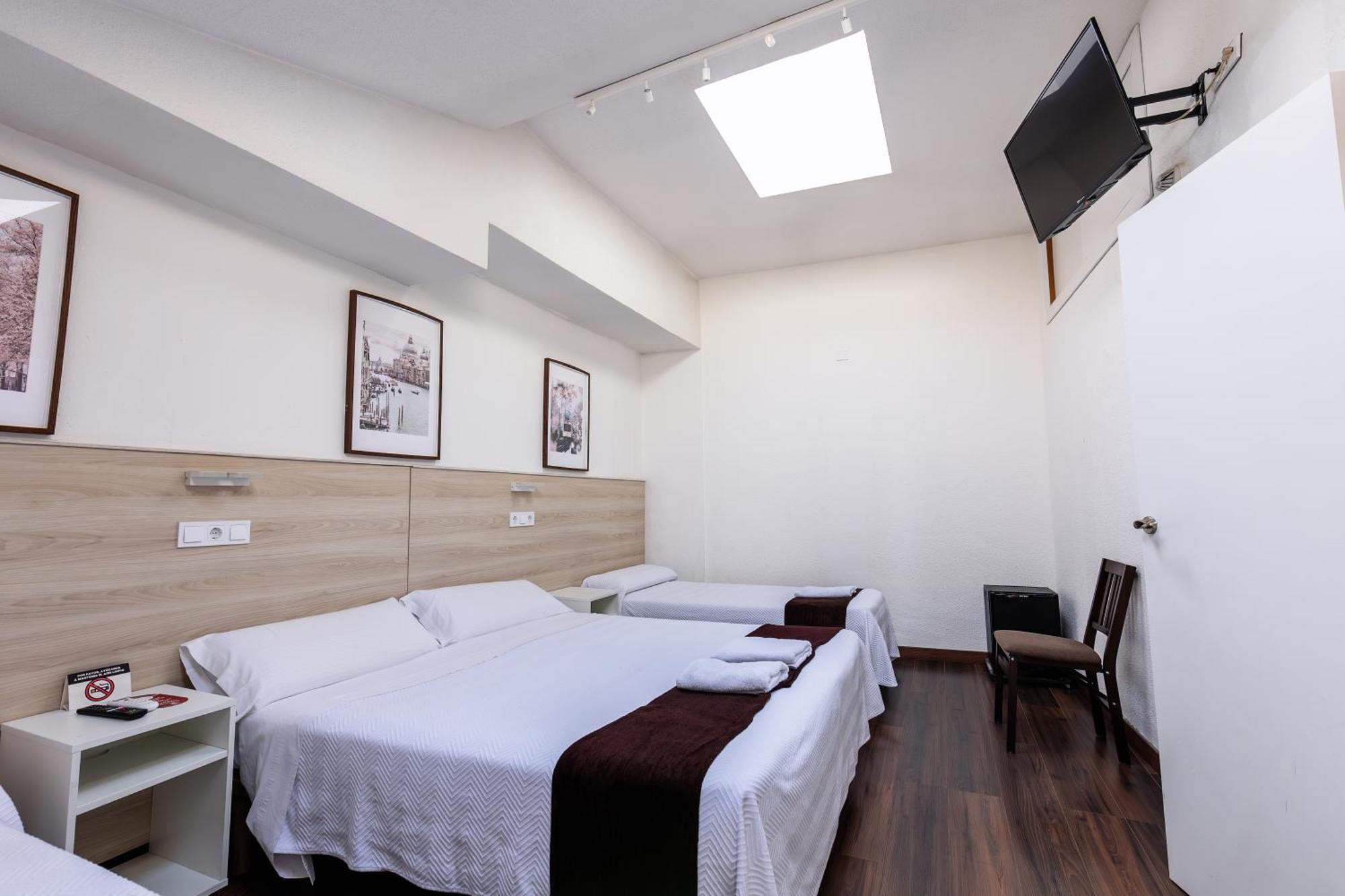 Hostal Gran Via Pinto Esterno foto