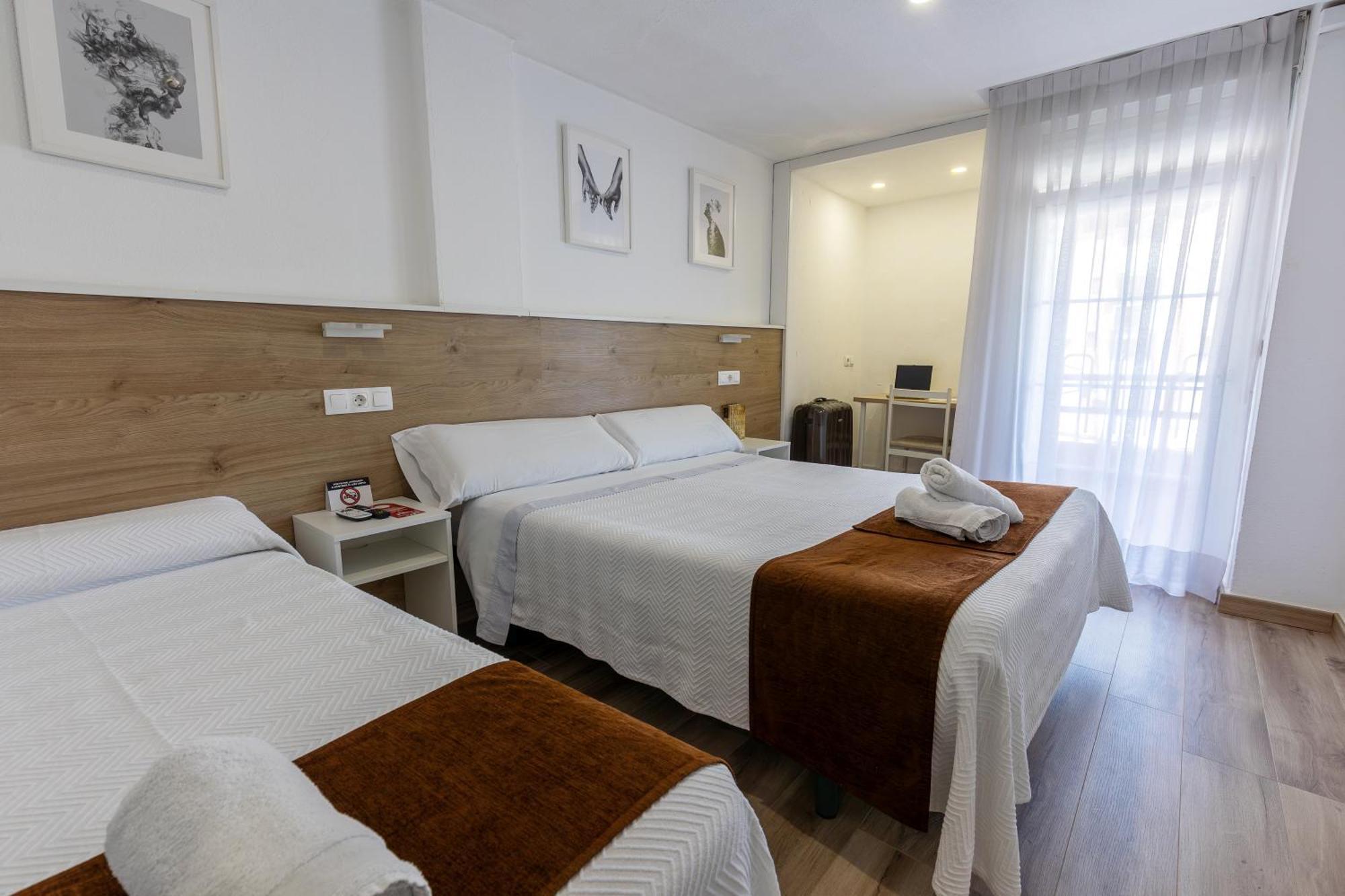 Hostal Gran Via Pinto Esterno foto